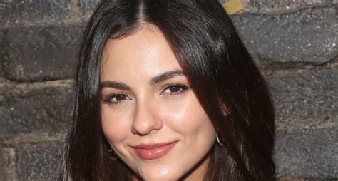 Victoria Justice Says Filming Her First Sex Scene。